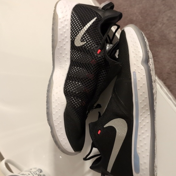 Nike PG4. Tag says size 13 but actually fits 11.5 - Picture 2 of 4